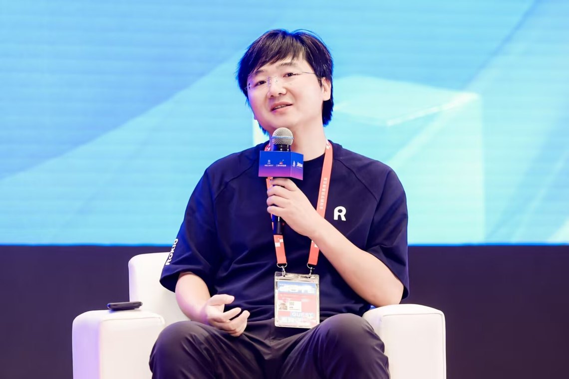 专访灵伴科技副总裁宓群：乐见技术路线之争 带屏显的AI眼镜已步入消费级时代
